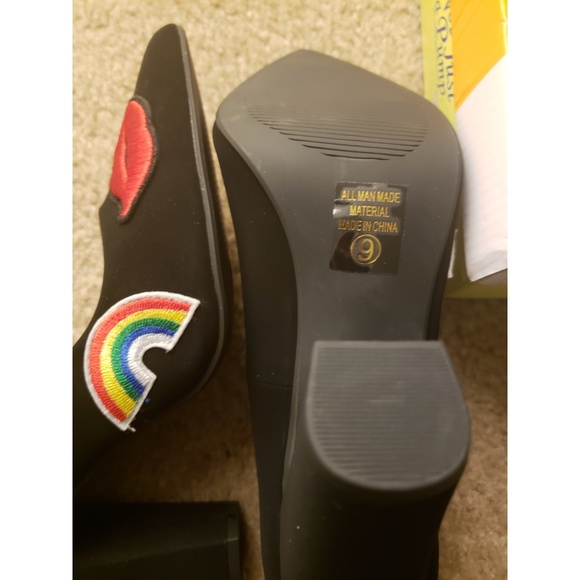 *SOLD*Beautiful, fun, and unique embroidered pumps - Picture 3 of 3